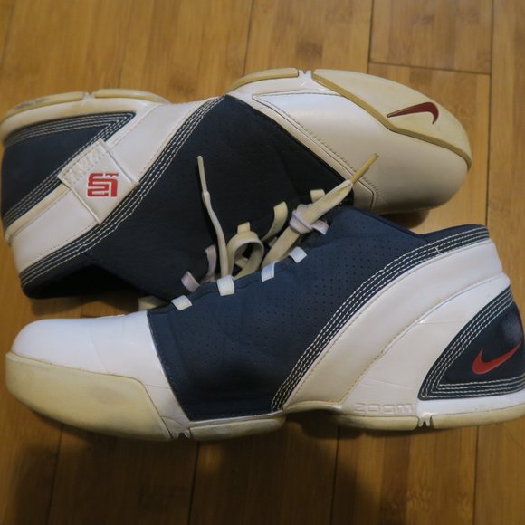 Athletic_Shoes